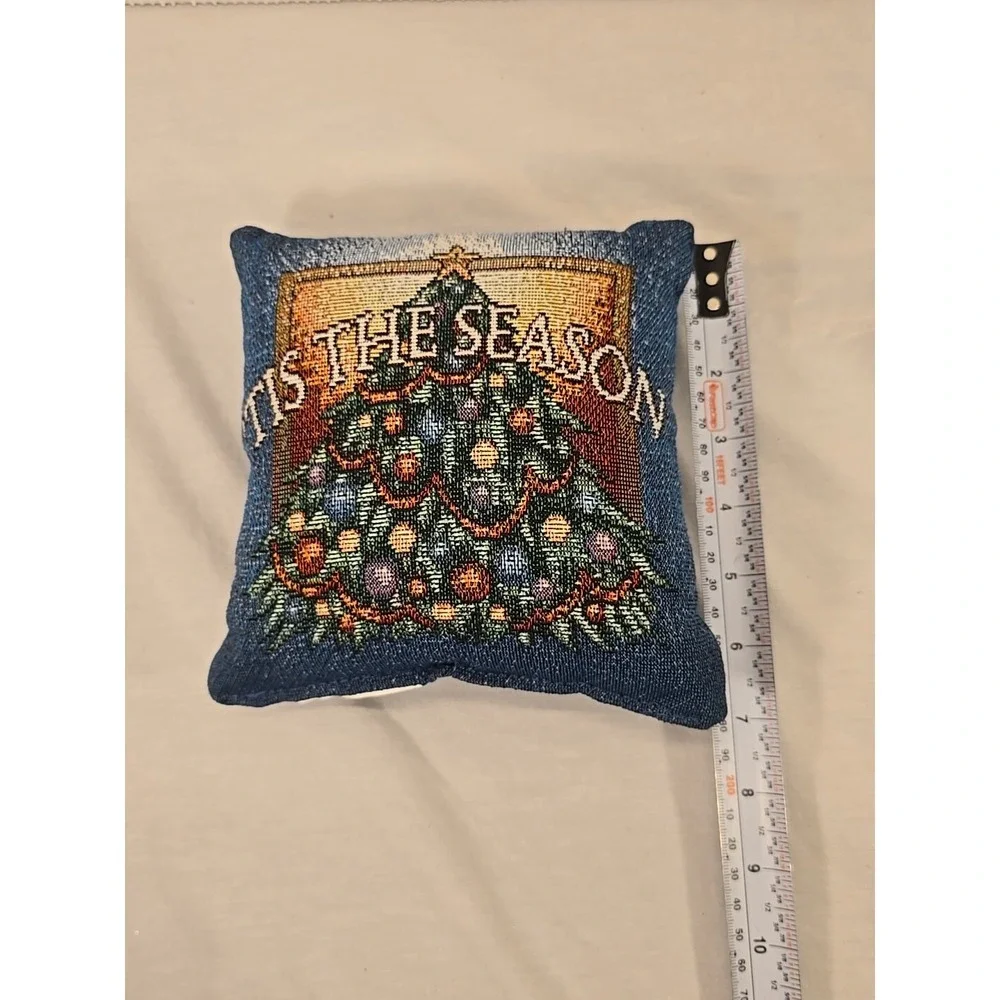 The Unbranded Brand tis season